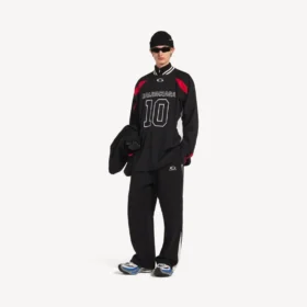 Balenciaga för herrar | NBA-samarbete: oversized långärmad T-shirt i svart/flerfärgad Balenciaga för herrar | NBA-samarbete: oversized långärmad T-shirt i svart/flerfärgad