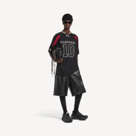 Balenciaga för herrar | Oversized T-shirt i svart/flerfärgat från NBA-samarbetet Balenciaga för herrar | Oversized T-shirt i svart/flerfärgat från NBA-samarbetet