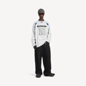 Balenciaga för män | NBA-samarbete: oversized långärmad T-shirt i vitt/flerfärgat Balenciaga för män | NBA-samarbete: oversized långärmad T-shirt i vitt/flerfärgat
