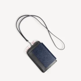 Balenciaga för män | NBA-samarbete: passfodral för mobiltelefon i blått Balenciaga för män | NBA-samarbete: passfodral för mobiltelefon i blått