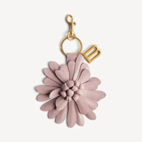 Charm/nyckelring för damer i form av en blomma i rosenkvarts