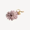 Charm/nyckelring för damer i form av en blomma i rosenkvarts