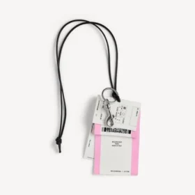 Charm/nyckelring för män i form av tågbiljett i vitt/svart/rosa