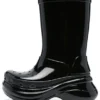 Crocs x Balenciaga stövlar med lackfinish ”Svart” 677388W1S8X