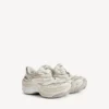 Dam-sneaker i färgen ”jet” i äggskalsfärg