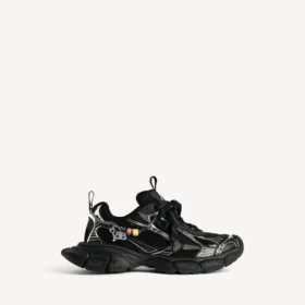 Dam-sneaker i storlek 3XL med berlocker i svart/silver