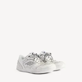 Dam-sneakers av modellen Hamptons i vit färg med medium slitageeffekt