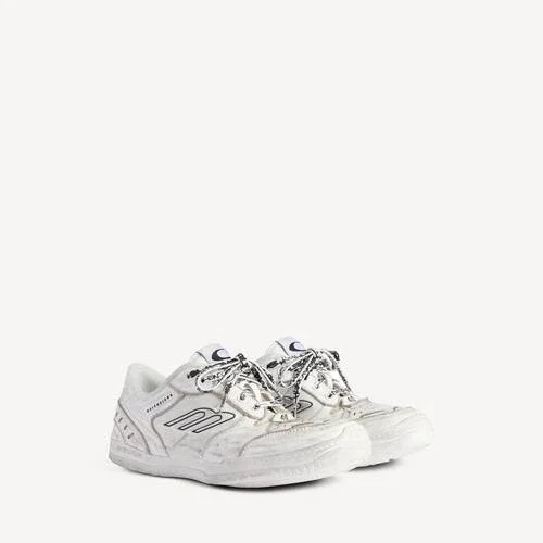 Dam-sneakers av modellen Hamptons i vit färg med medium slitageeffekt Dam-sneakers av modellen Hamptons i vit färg med medium slitageeffekt