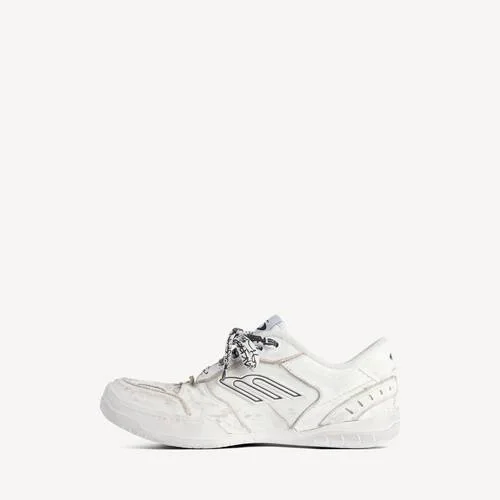 Dam-sneakers av modellen Hamptons i vit färg med medium slitageeffekt Dam-sneakers av modellen Hamptons i vit färg med medium slitageeffekt
