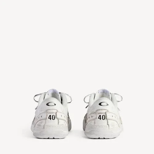 Dam-sneakers av modellen Hamptons i vit färg med medium slitageeffekt Dam-sneakers av modellen Hamptons i vit färg med medium slitageeffekt