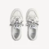 Dam-sneakers av modellen Hamptons i vit färg med medium slitageeffekt Dam-sneakers av modellen Hamptons i vit färg med medium slitageeffekt