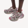 Dam-sneakers i storlek 3XL med färgövergång och berlocker i grått/rosa Dam-sneakers i storlek 3XL med färgövergång och berlocker i grått/rosa
