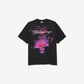 Dam-T-shirt i svart med medium passform