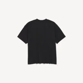 Dam-T-shirt i svart med medium passform