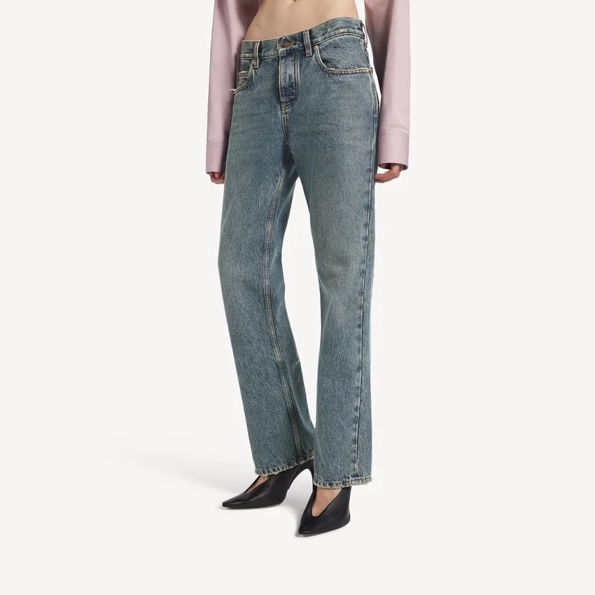 Dammjeans med normal passform i smutsigt vintageblått Dammjeans med normal passform i smutsigt vintageblått