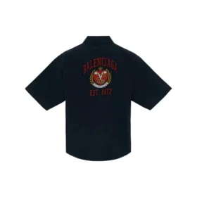 Est. 1917 T-shirt med collegelogotyp ”Dark Blue” 675643TYB184100