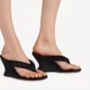 Gaeta-tångsandal med kilklack för damer i svart Gaeta-tångsandal med kilklack för damer i svart