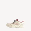 Dam-sneakers av modellen Hamptons i medium slitet utförande i benvitt/rött
