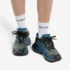 Herr-Runner-Sneakers i gradientmönstrat nät i svart/blått/grått Herr-Runner-Sneakers i gradientmönstrat nät i svart/blått/grått