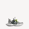Herr-sneaker i storlek 3XL med korsade snören i grått/neongult Herr-sneaker i storlek 3XL med korsade snören i grått/neongult