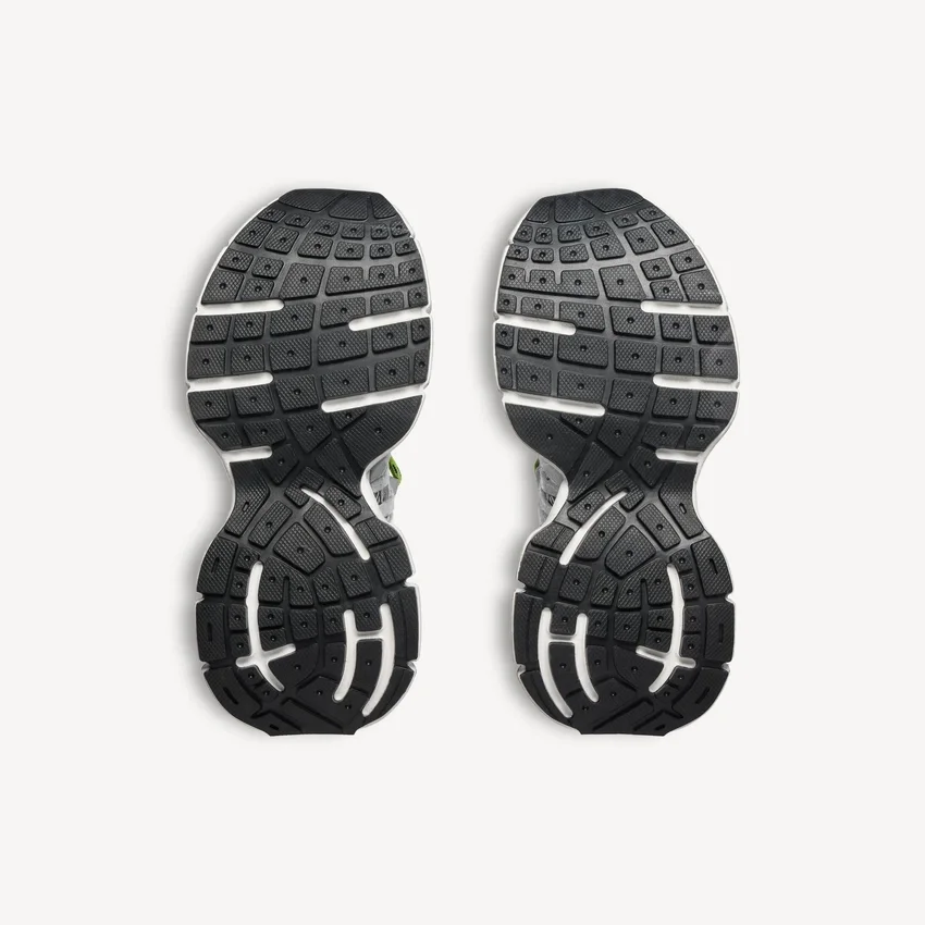 Herr-sneaker i storlek 3XL med korsade snören i grått/neongult Herr-sneaker i storlek 3XL med korsade snören i grått/neongult