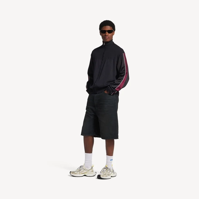 Herr-Sneakers i storlek 3XL med berlocker i vitt/gult/silver/svart Herr-Sneakers i storlek 3XL med berlocker i vitt/gult/silver/svart