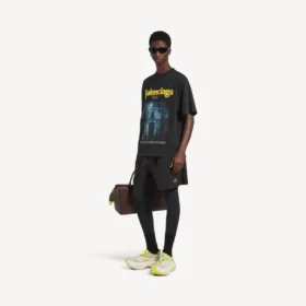 Herr-T-shirt ”The Address” i medium passform, tvättad svart