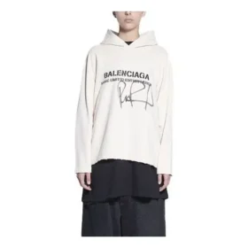 Herrtröja Balenciaga x RuPaul Crossover FW21 med alfabettryck, krämvit 670946TLV569057