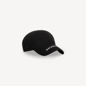 Keps med logotyp på skärmen i svart
