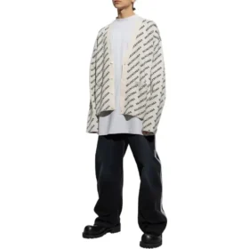 Kofta med logo över hela plagget ”Chalky White Black” 736248T32339054
