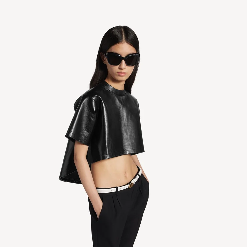 Kort T-shirt med släp för damer i svart Kort T-shirt med släp för damer i svart