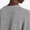 Kort tröja med rund hals för damer i melerad grå Kort tröja med rund hals för damer i melerad grå