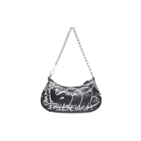 Le Cagole miniväska med kedja och graffiti ”Black” 695814210G61090