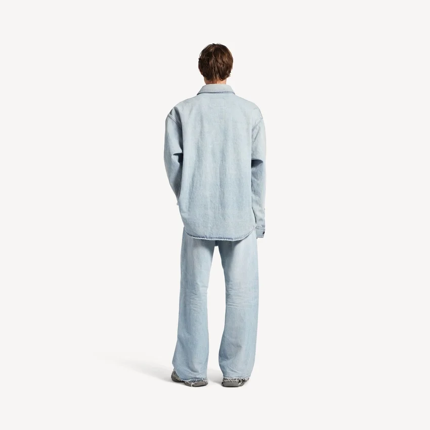 Långärmad denimskjorta för herr i ljusblått Långärmad denimskjorta för herr i ljusblått