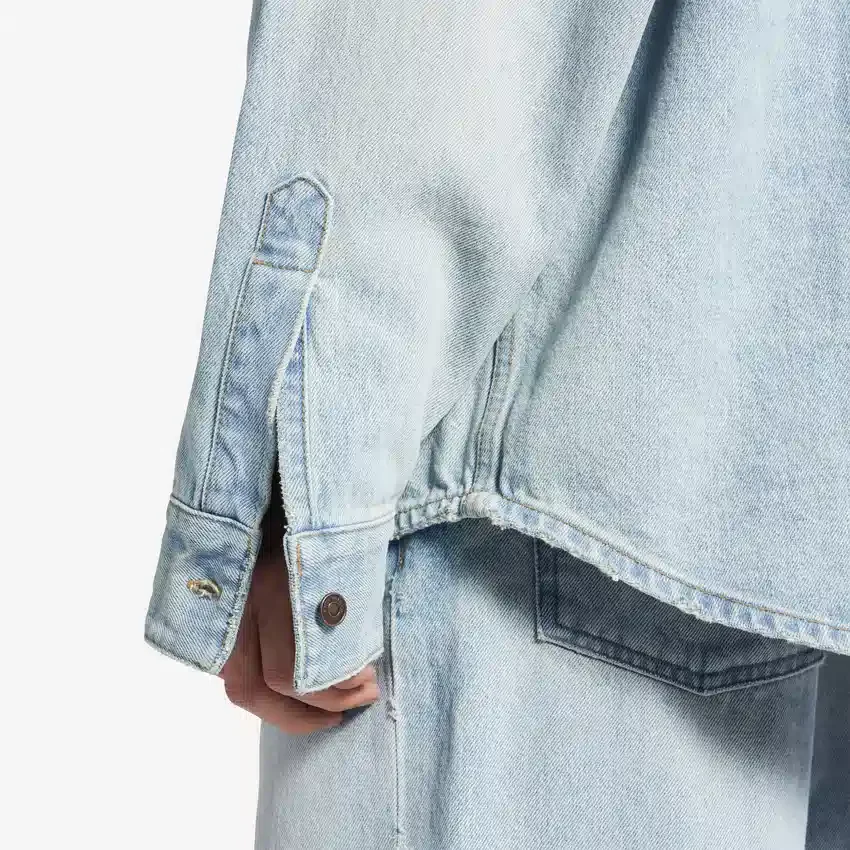 Långärmad denimskjorta för herr i ljusblått Långärmad denimskjorta för herr i ljusblått