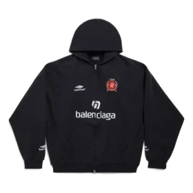 Paris Soccer-luvtröja med dragkedja, medium passform, ”Black White” 744457TPVS61070 Paris Soccer-luvtröja med dragkedja, medium passform, ”Black White” 744457TPVS61070