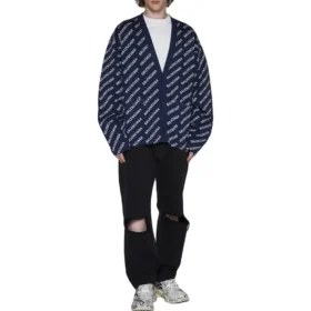 Stickad kofta med logotyp över hela plagget ”Blue White” 736248T32338502