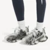 Track-sneakers med stencil-logotyp i svart/vitt Track-sneakers med stencil-logotyp i svart/vitt