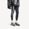 Track-sneakers med stencil-logotyp i svart/vitt Track-sneakers med stencil-logotyp i svart/vitt