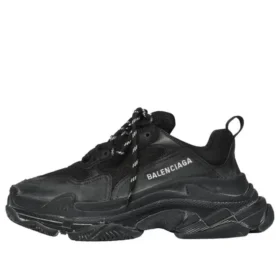 Triple S ”Distressed Black” 531388W09O11000