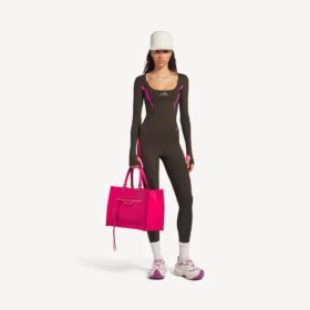 Tätsittande långärmad techwear-tröja för damer i khakibrunt/neonrosa
