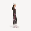 Tätsittande långärmad techwear-tröja för damer i khakibrunt/neonrosa Tätsittande långärmad techwear-tröja för damer i khakibrunt/neonrosa