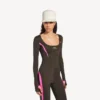 Tätsittande långärmad techwear-tröja för damer i khakibrunt/neonrosa Tätsittande långärmad techwear-tröja för damer i khakibrunt/neonrosa