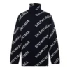 Turtleneck-tröja med logotyp över hela plagget ”Black White” 621018T15674177